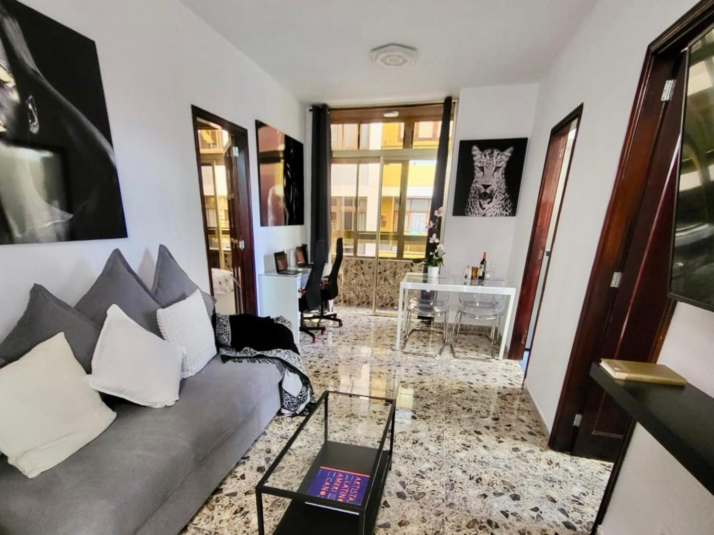 Affordable Holiday Accommodation For Large Families And Groups At Las Canteras Beach With 3 Bedrooms And Free Parking Las Palmas de Gran Canaria Eksteriør billede