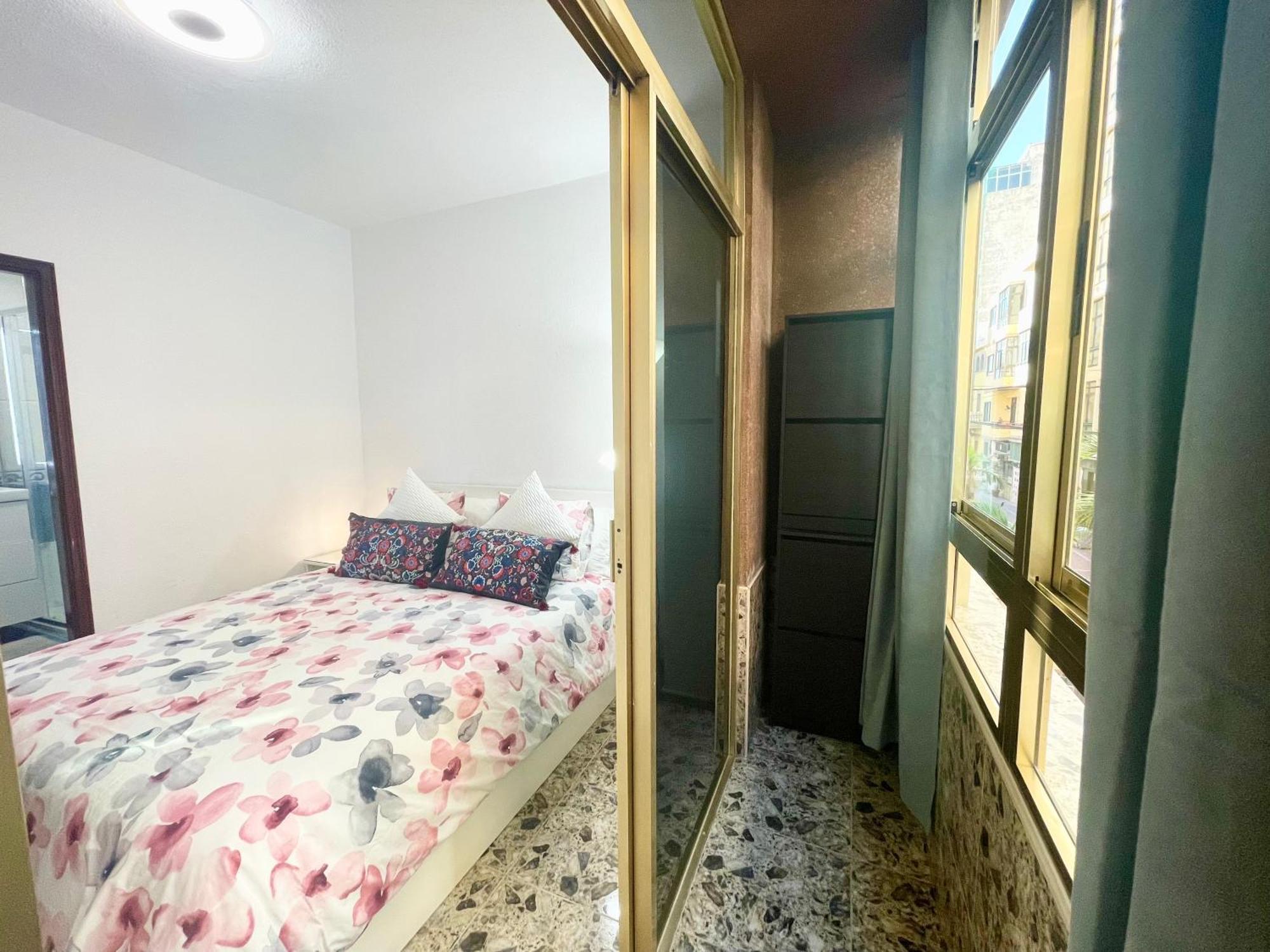 Affordable Holiday Accommodation For Large Families And Groups At Las Canteras Beach With 3 Bedrooms And Free Parking Las Palmas de Gran Canaria Eksteriør billede