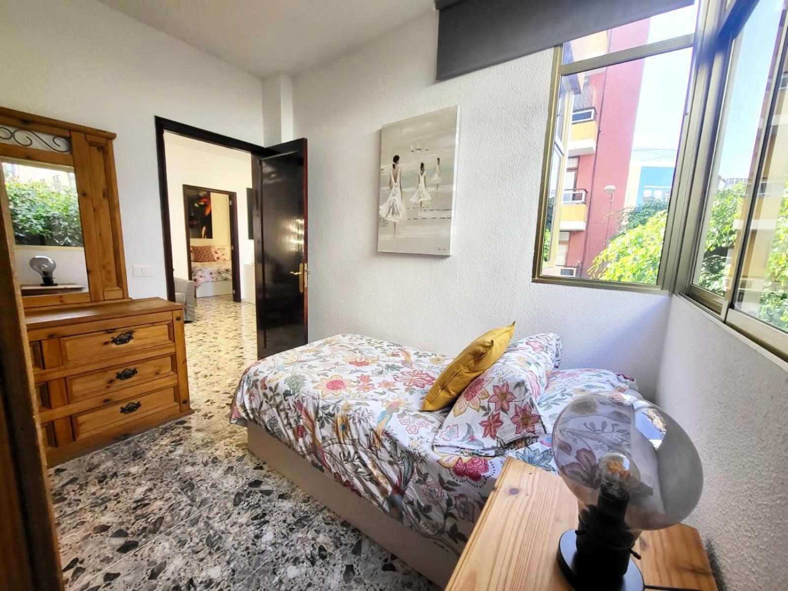 Affordable Holiday Accommodation For Large Families And Groups At Las Canteras Beach With 3 Bedrooms And Free Parking Las Palmas de Gran Canaria Eksteriør billede