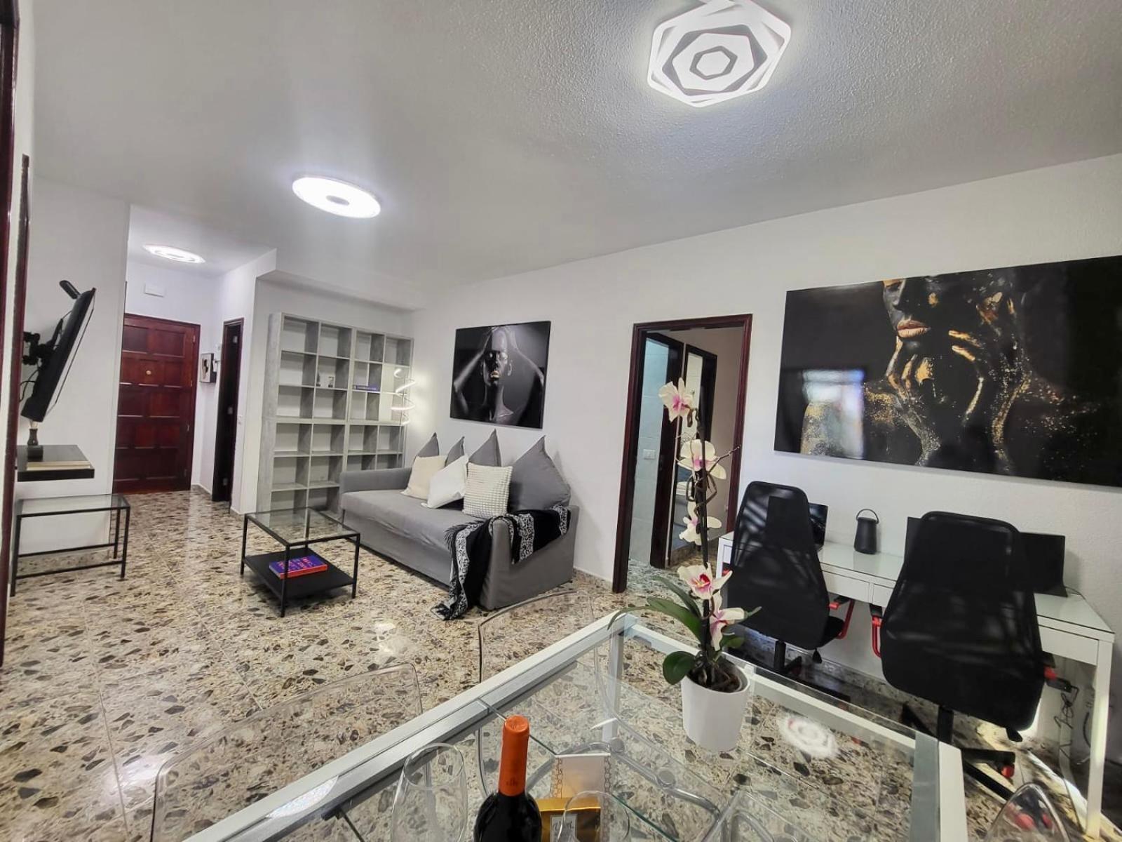 Affordable Holiday Accommodation For Large Families And Groups At Las Canteras Beach With 3 Bedrooms And Free Parking Las Palmas de Gran Canaria Eksteriør billede