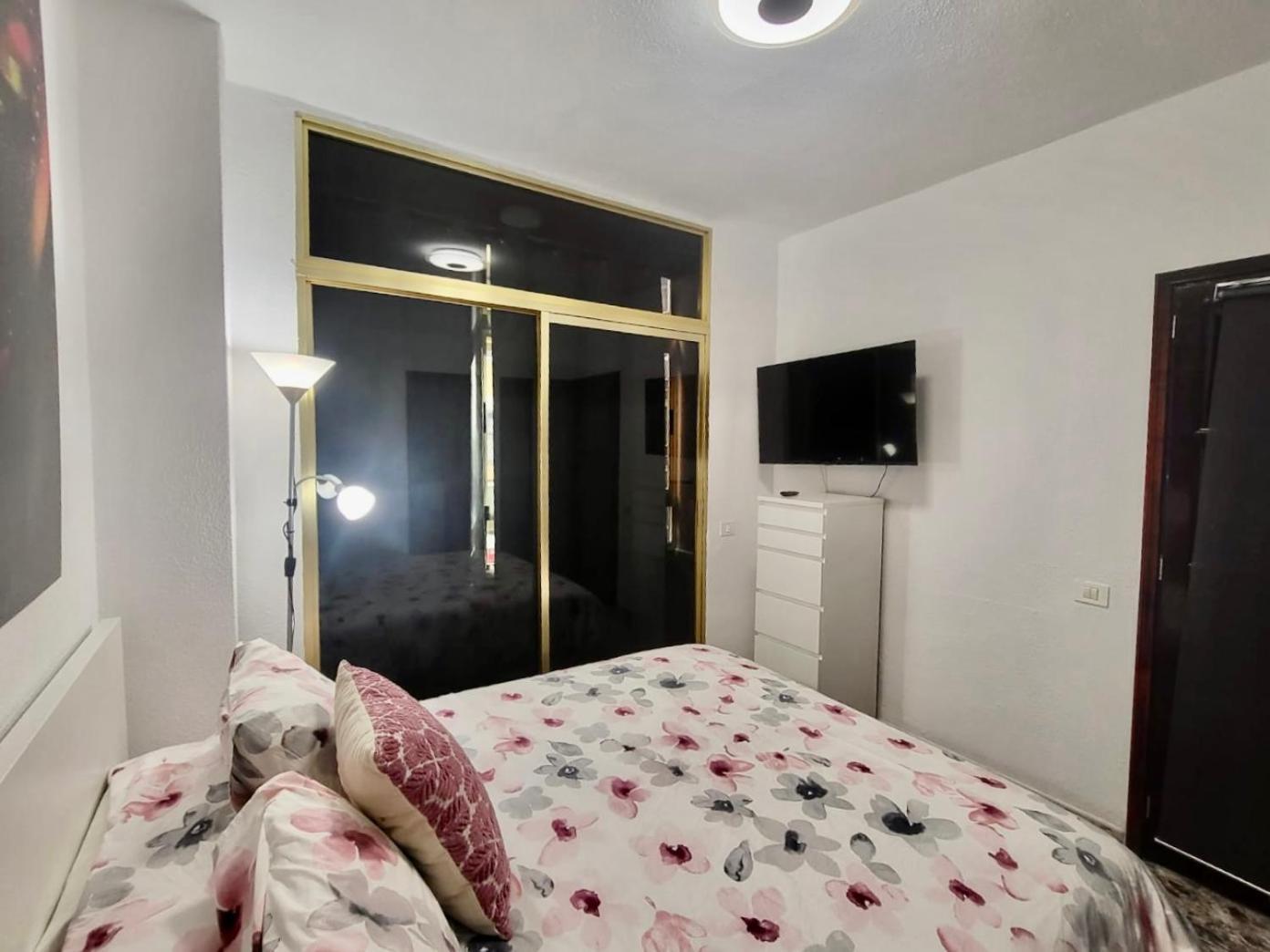 Affordable Holiday Accommodation For Large Families And Groups At Las Canteras Beach With 3 Bedrooms And Free Parking Las Palmas de Gran Canaria Eksteriør billede